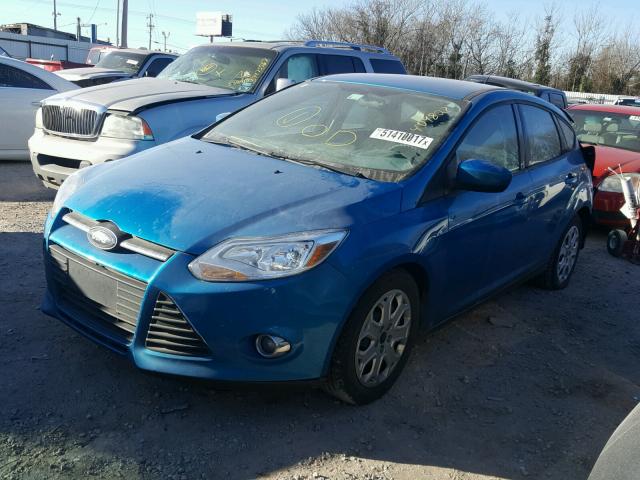 1FAHP3K29CL409802 - 2012 FORD FOCUS SE BLUE photo 2