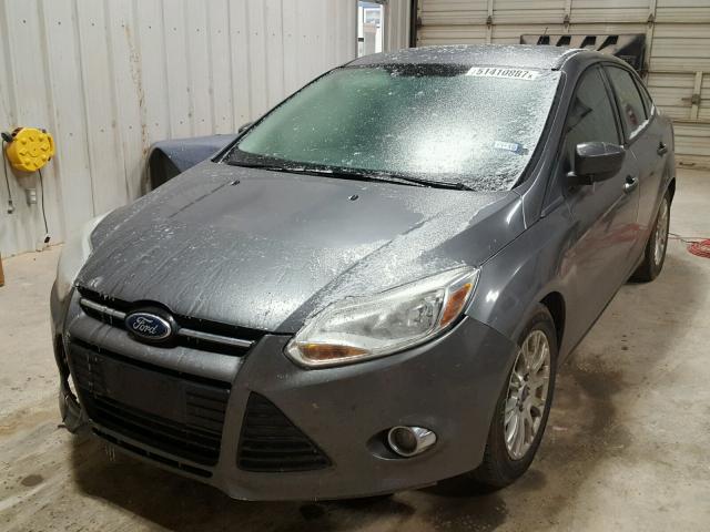 1FAHP3F20CL178010 - 2012 FORD FOCUS SE GRAY photo 2