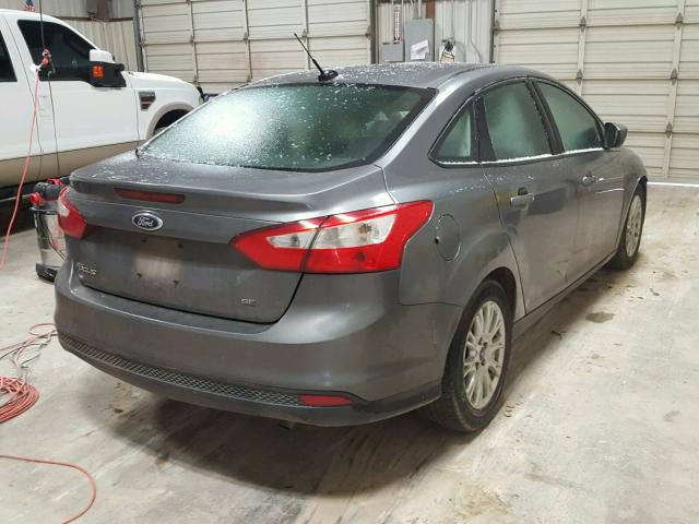 1FAHP3F20CL178010 - 2012 FORD FOCUS SE GRAY photo 4