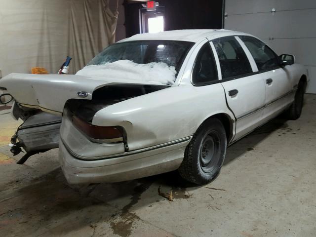 2FACP72W6NX245497 - 1992 FORD CROWN VICT WHITE photo 4