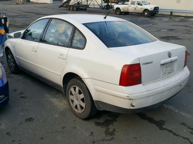 WVWMA63B5XE510436 - 1999 VOLKSWAGEN PASSAT GLS WHITE photo 3