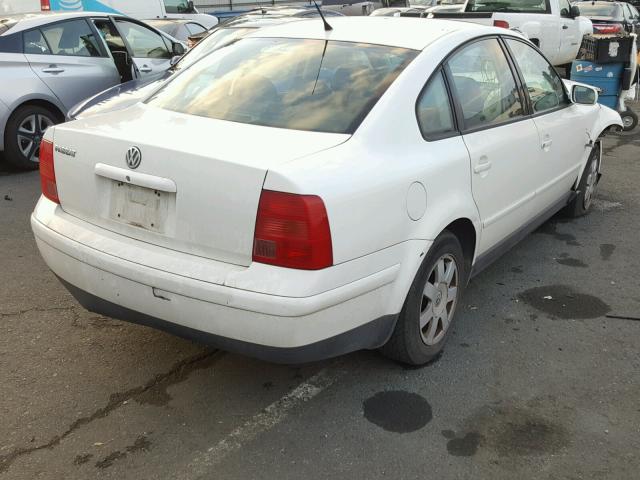 WVWMA63B5XE510436 - 1999 VOLKSWAGEN PASSAT GLS WHITE photo 4