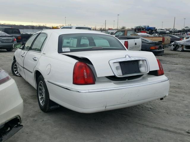1LNHM82W3YY805569 - 2000 LINCOLN TOWN CAR S WHITE photo 3