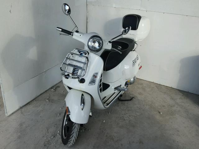 ZAPM459L1G5101057 - 2016 VESPA GTS 300 SU WHITE photo 2