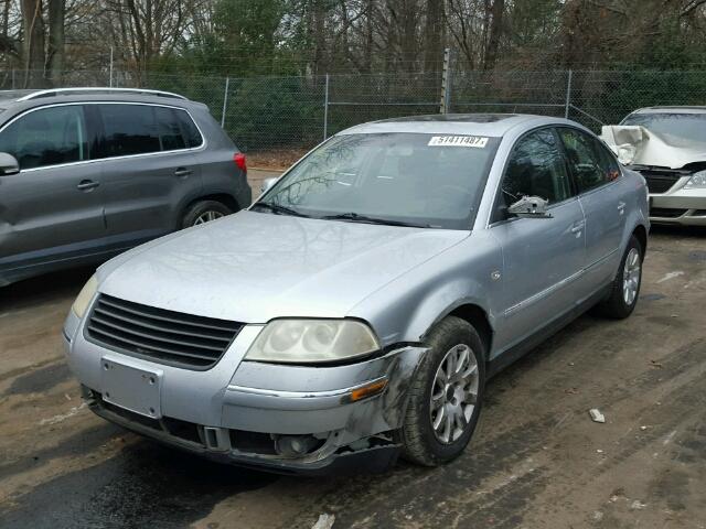 WVWPD63BX2P300724 - 2002 VOLKSWAGEN PASSAT GLS SILVER photo 2