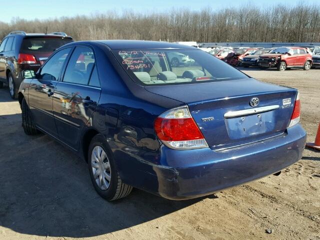 4T1BE30K85U037581 - 2005 TOYOTA CAMRY LE BLUE photo 3