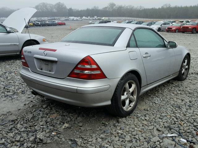 WDBKK65F81F174995 - 2001 MERCEDES-BENZ SLK 320 SILVER photo 4