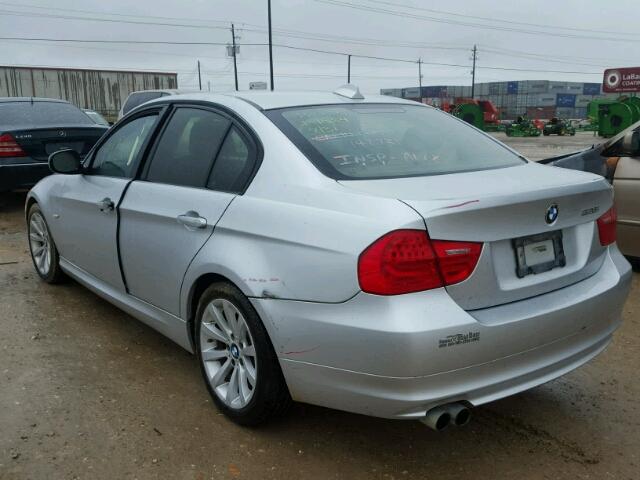 WBAPH775X9NM29208 - 2009 BMW 328 I SILVER photo 3