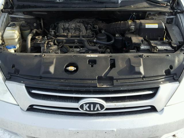 KNDMB233266028546 - 2006 KIA SEDONA EX SILVER photo 7