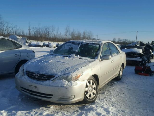 4T1BE32K13U184271 - 2003 TOYOTA CAMRY LE SILVER photo 2