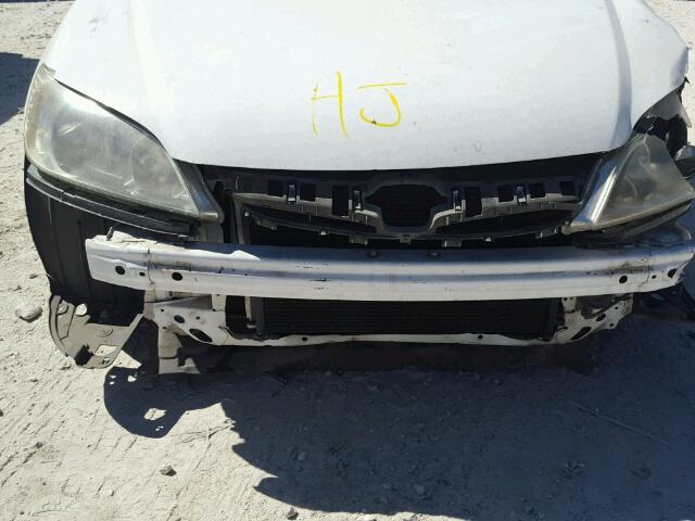 2HGES16344H643977 - 2004 HONDA CIVIC DX V WHITE photo 7