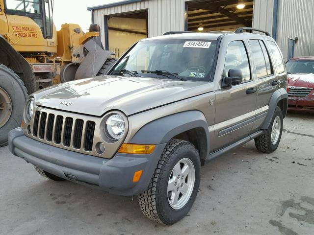 1J4GL48K75W717920 - 2005 JEEP LIBERTY SP TAN photo 2