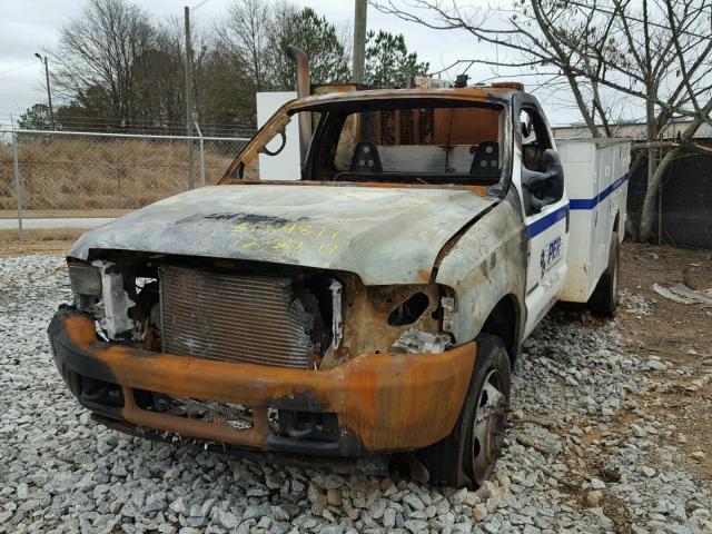 1FDAF56F61EB92911 - 2001 FORD F550 SUPER WHITE photo 2