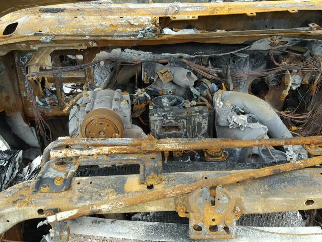 1FDAF56F61EB92911 - 2001 FORD F550 SUPER WHITE photo 7