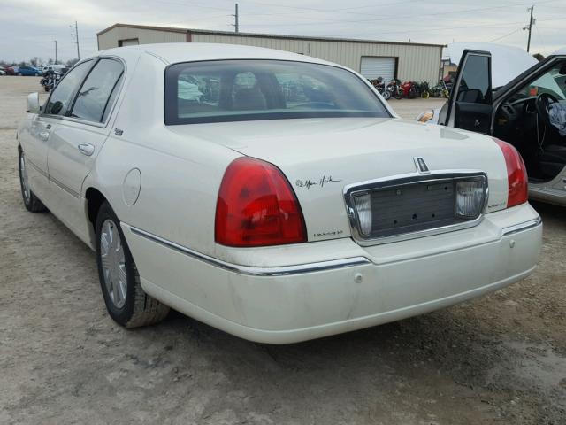 1LNHM82W55Y651362 - 2005 LINCOLN TOWN CAR S WHITE photo 3