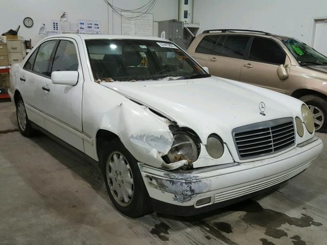 WDBJF65F5WA619519 - 1998 MERCEDES-BENZ E 320 WHITE photo 1