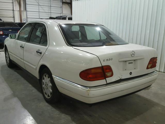 WDBJF65F5WA619519 - 1998 MERCEDES-BENZ E 320 WHITE photo 3