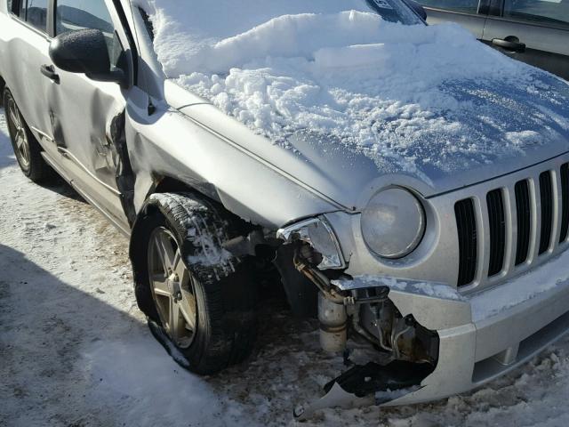 1J8FF47W48D512819 - 2008 JEEP COMPASS SP SILVER photo 9