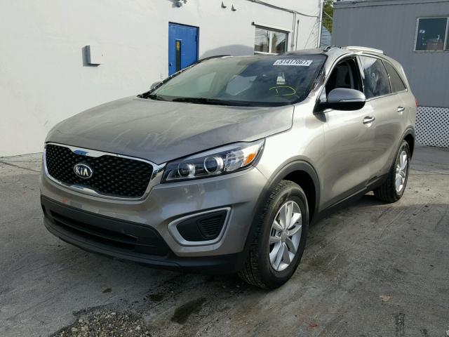 5XYPG4A3XHG277948 - 2017 KIA SORENTO LX GRAY photo 2