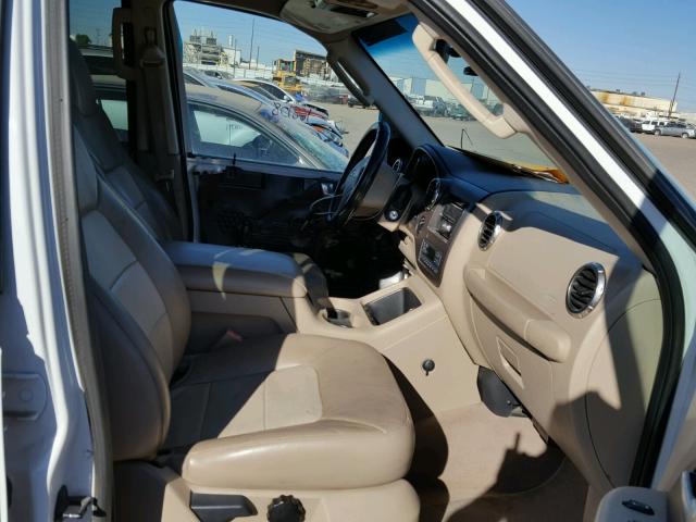 1FMFU18L04LA86879 - 2004 FORD EXPEDITION WHITE photo 5