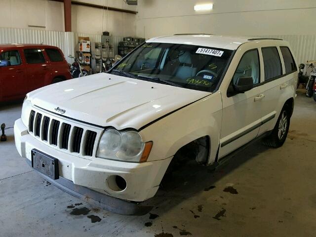 1J8GS48K67C593676 - 2007 JEEP GRAND CHER WHITE photo 2