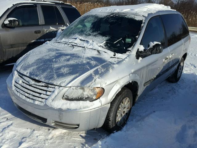 1A4GJ45R57B240440 - 2007 CHRYSLER TOWN & COU SILVER photo 2