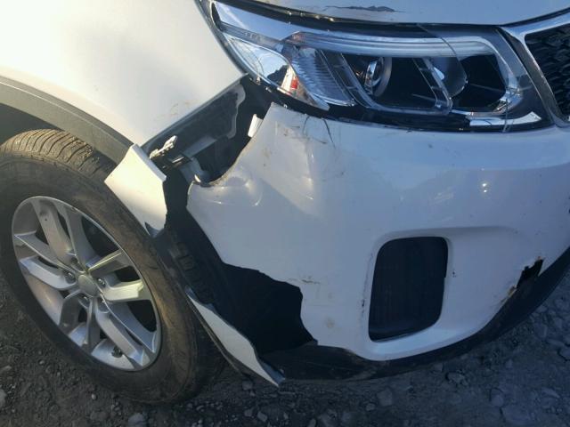 5XYKT4A78FG593709 - 2015 KIA SORENTO LX WHITE photo 9