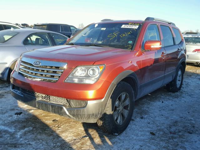 KNDJJ741495024072 - 2009 KIA BORREGO LX ORANGE photo 2