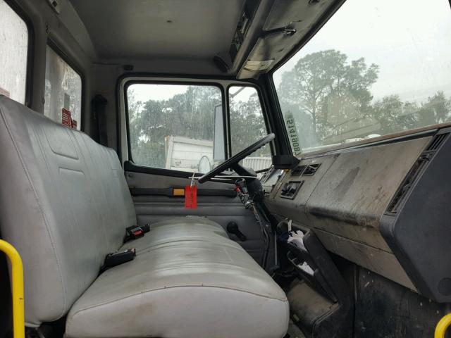 1FVABUAK02HJ70857 - 2002 FREIGHTLINER MEDIUM CON WHITE photo 5