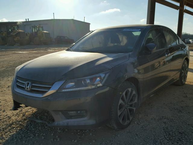 1HGCR2F58EA177349 - 2014 HONDA ACCORD SPO GRAY photo 2