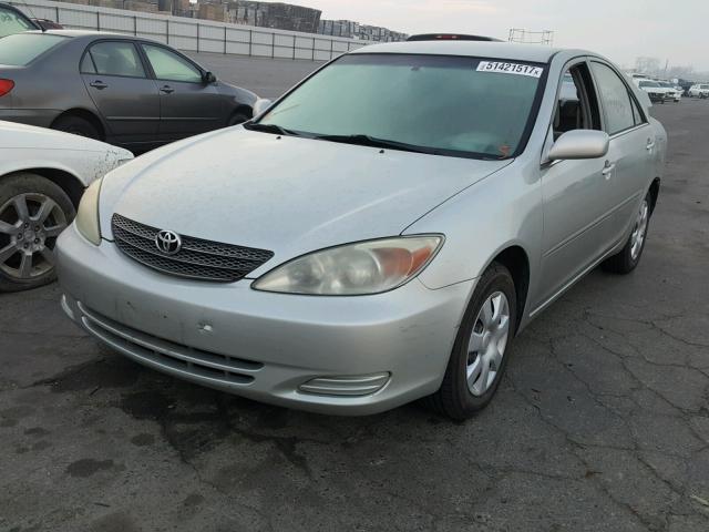 JTDBE32K930244874 - 2003 TOYOTA CAMRY LE SILVER photo 2
