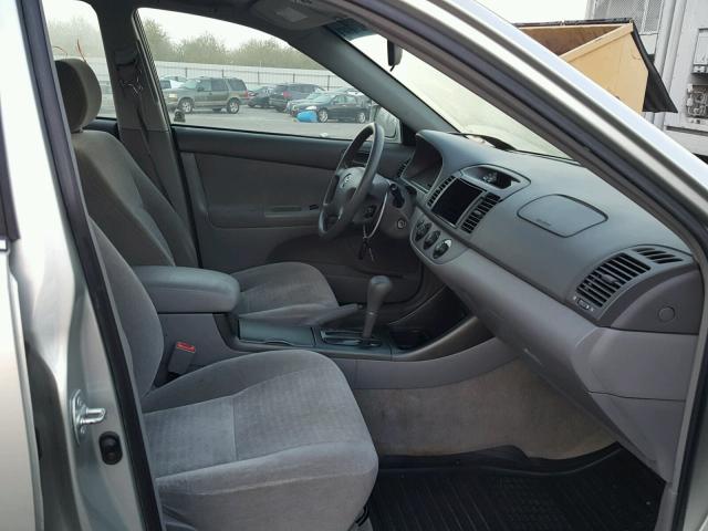 JTDBE32K930244874 - 2003 TOYOTA CAMRY LE 银色 照片 5