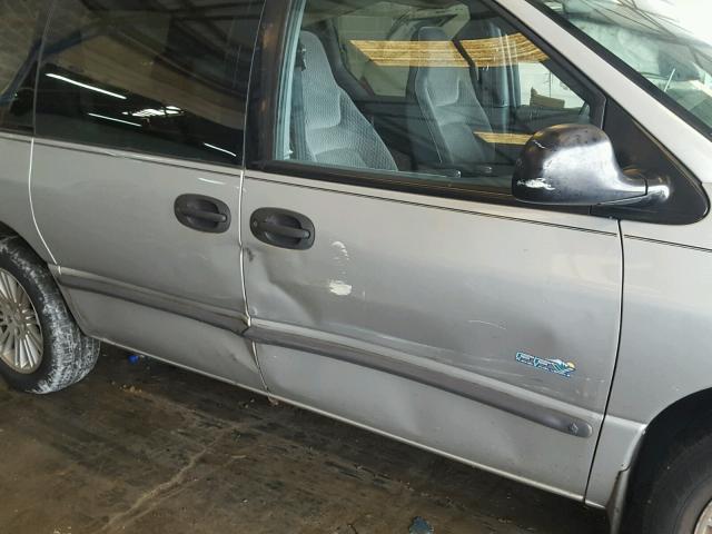 2B4GP25G6YR792097 - 2000 DODGE CARAVAN SILVER photo 9