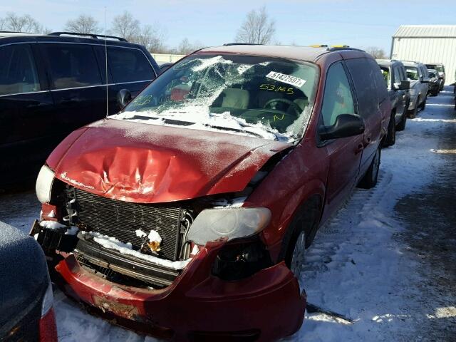 2A4GP44R77R266393 - 2007 CHRYSLER TOWN & COU RED photo 2