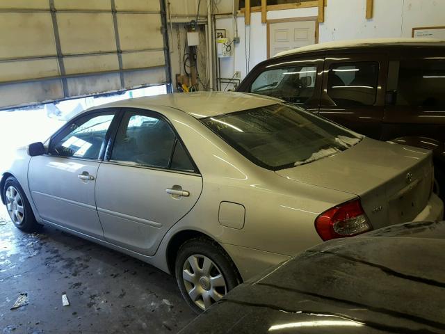 4T1BE32K13U736125 - 2003 TOYOTA CAMRY LE 银色 照片 3