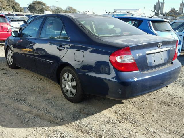 4T1BE32K74U319710 - 2004 TOYOTA CAMRY LE Blau Foto 3
