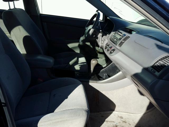4T1BE32K74U319710 - 2004 TOYOTA CAMRY LE Blau Foto 5