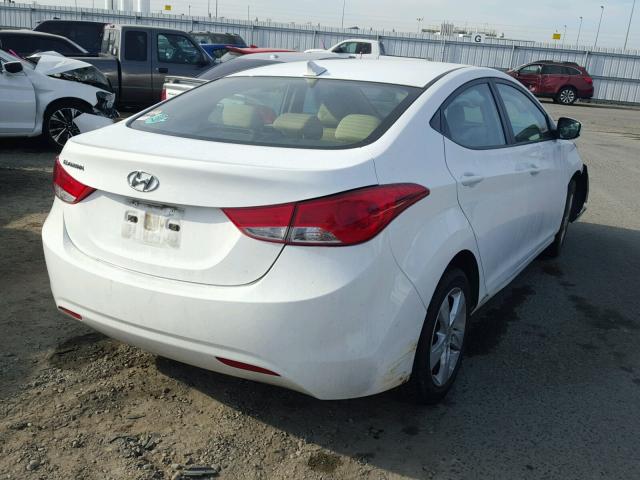 5NPDH4AE4DH255142 - 2013 HYUNDAI ELANTRA GL WHITE photo 4