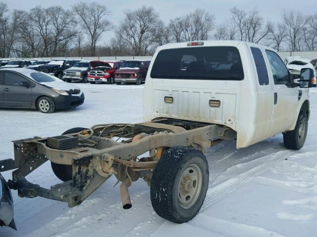 1FTSX21558EB25276 - 2008 FORD F250 SUPER WHITE photo 4