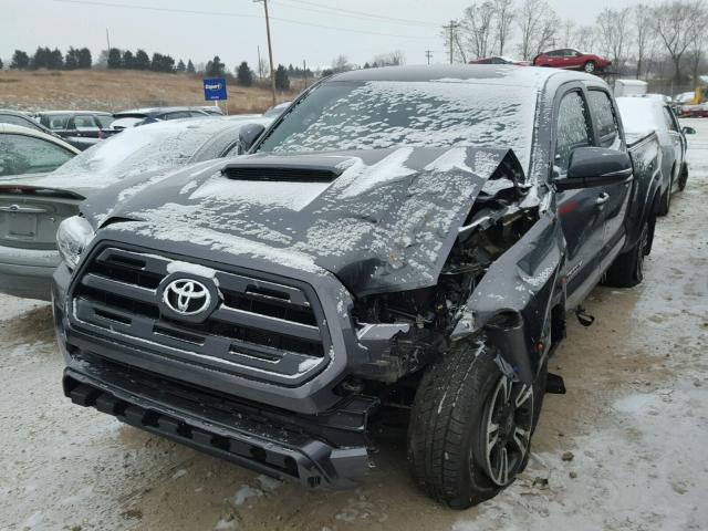 3TMDZ5BN0HM013918 - 2017 TOYOTA TACOMA DOU GRAY photo 2