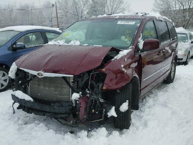 2A8HR54189R616677 - 2009 CHRYSLER TOWN & COU MAROON photo 2