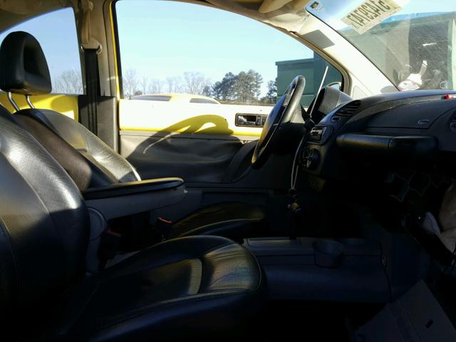 3VWDC21C21M401087 - 2001 VOLKSWAGEN NEW BEETLE 黄色 照片 5