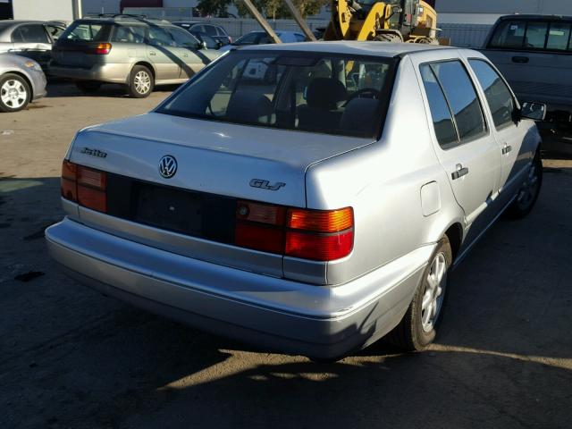 3VWSB81H6WM217495 - 1998 VOLKSWAGEN JETTA GLS SILVER photo 4