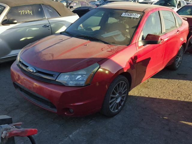 1FAHP3GN9AW159623 - 2010 FORD FOCUS SES RED photo 2
