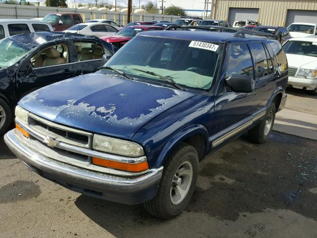 1GNCS13W212129853 - 2001 CHEVROLET BLAZER BLUE photo 2