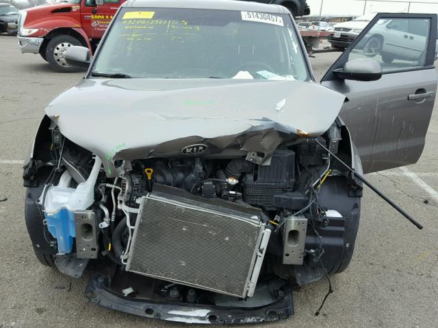 KNDJN2A24E7095162 - 2014 KIA SOUL GRAY photo 9