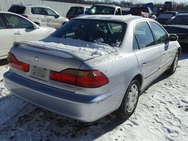 1HGCG5640WA194338 - 1998 HONDA ACCORD LX SILVER photo 4