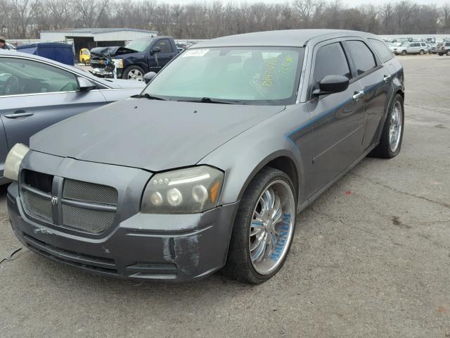 2D4FV48T65H531582 - 2005 DODGE MAGNUM SE GRAY photo 2