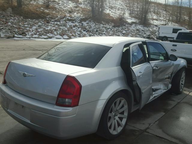 2C3JA43R65H583328 - 2005 CHRYSLER 300 SILVER photo 4