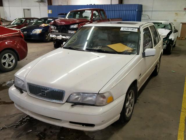 YV1LS5677W2541837 - 1998 VOLVO S70 GLT WHITE photo 2